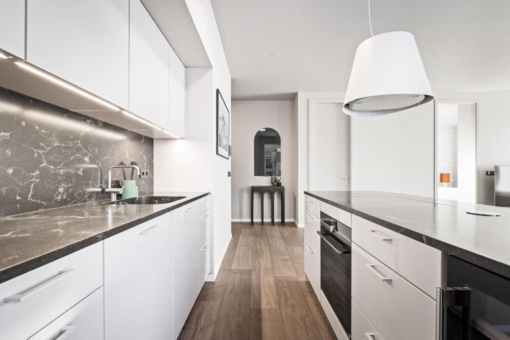 Private Lux 2Br & 2Ba City Center With Free Parking Reykjavík Kültér fotó