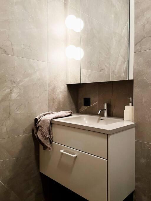 Private Lux 2Br & 2Ba City Center With Free Parking Reykjavík Kültér fotó